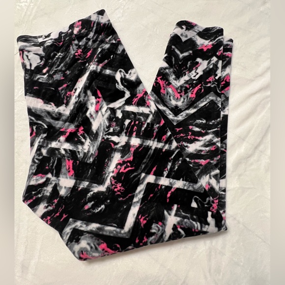 No Boundaries Soft Velour Leggings Plus Size XXL Sugar Skull / Pink White Black - Picture 8 of 12